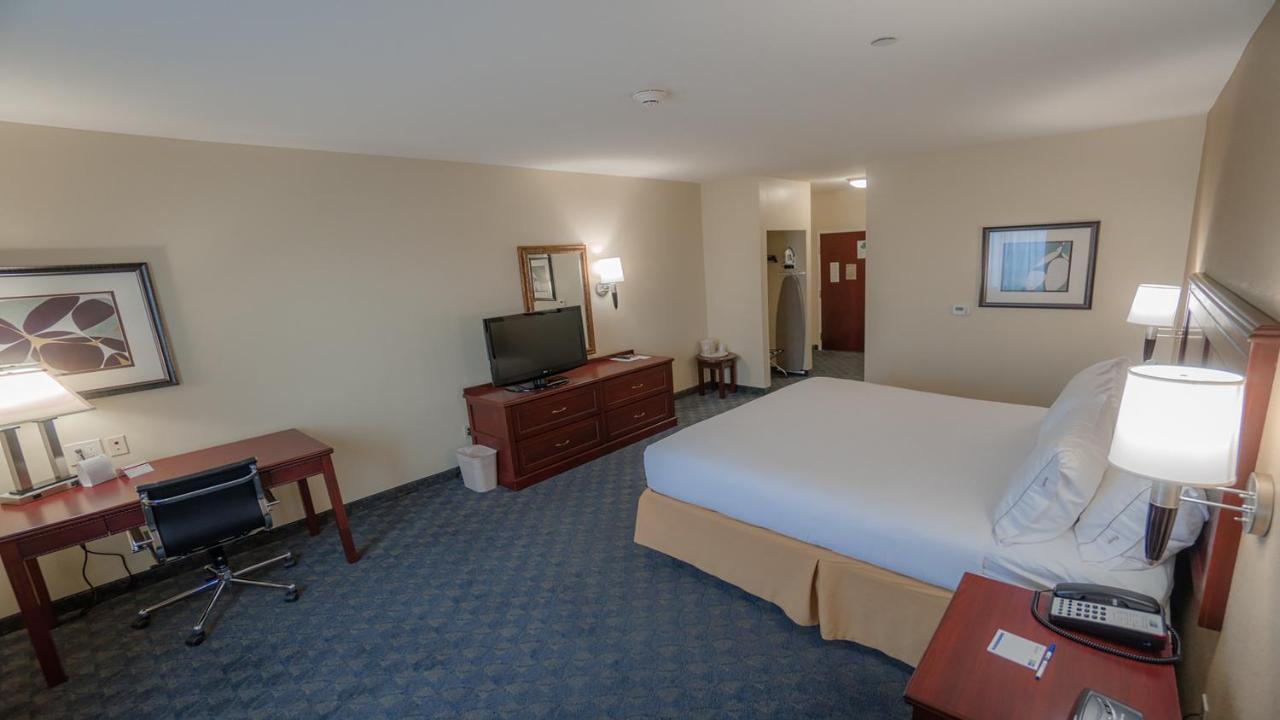 Holiday Inn Express Hotel & Suites Pampa, An Ihg Hotel Rum bild